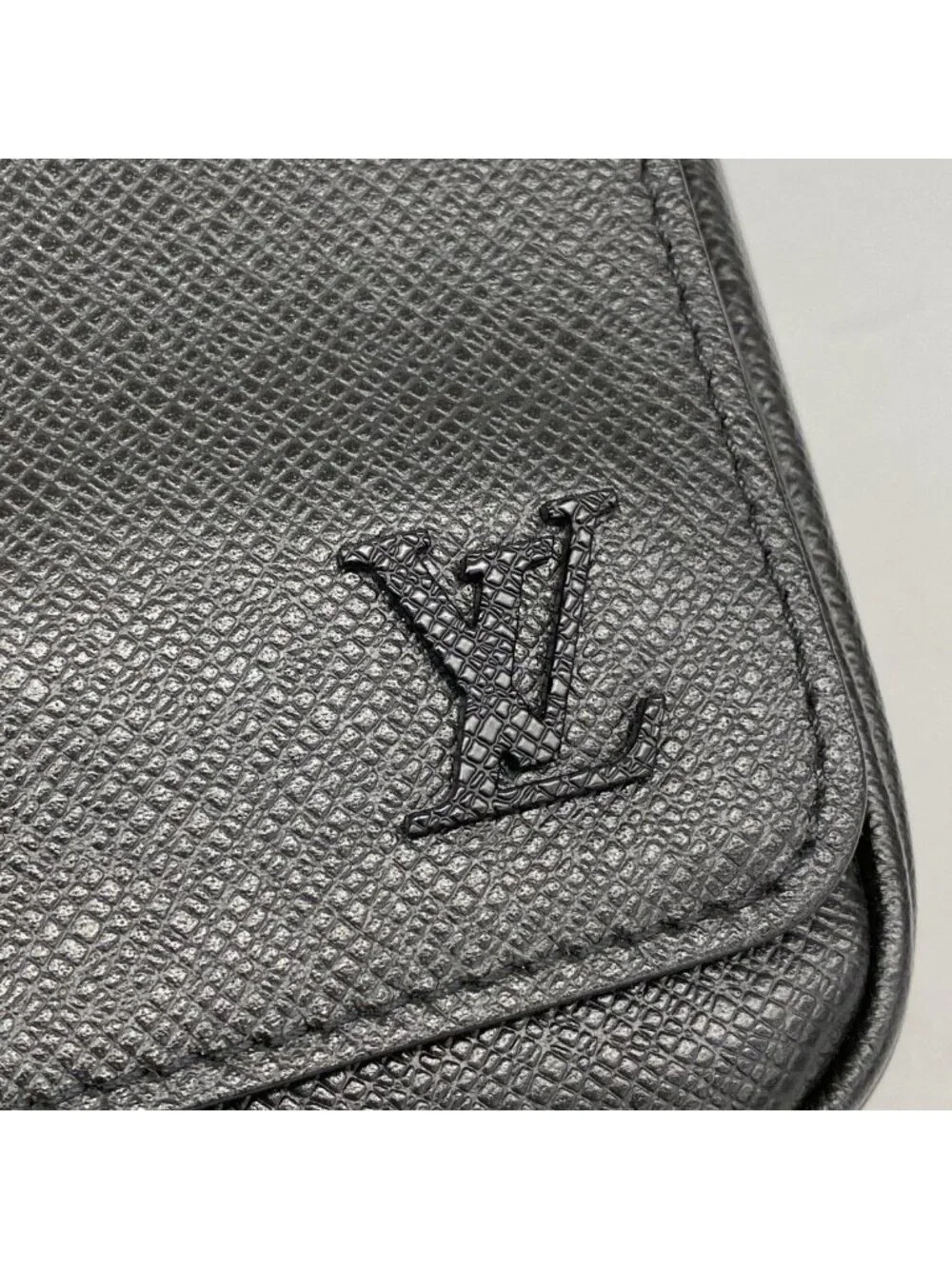 Louis Vuitton Shoulder Bag Taiga District PM Noir